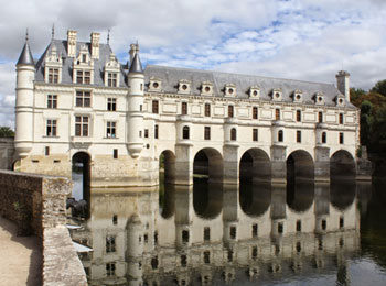여성적인 아름다움을 간직한 '쉬농소 성' Château de Chenonceaux